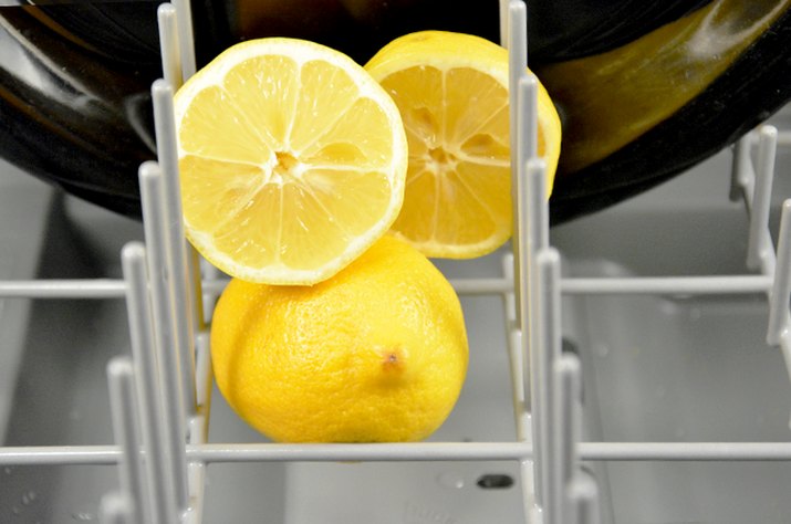 An image of lemons in a dishwasher.