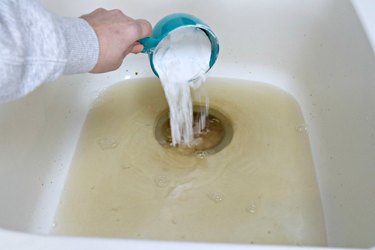 unclog sink drain with baking soda