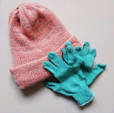 Knit hat and gloves