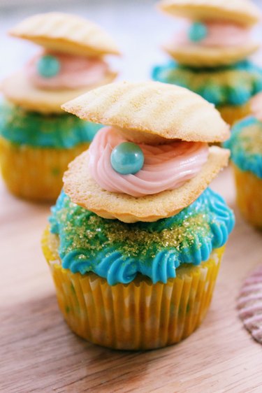 oyster and pearl cupcakes