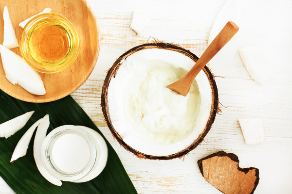 7 Coconut Oil Hair Masks | Coconut oil offers so many health benefits, and it's good for your hair too! If you're looking for DIY and/or drugstore hair masks for growth, to restore damaged hair, and/or to treat dandruff, this post is for you! You can create your own homemade hair mask recipe for your specific hair woes, and you will be amazed at the results. Perfect for dry scalp, split ends, and gals looking for hair growth tips, these hair masks are where it's at!