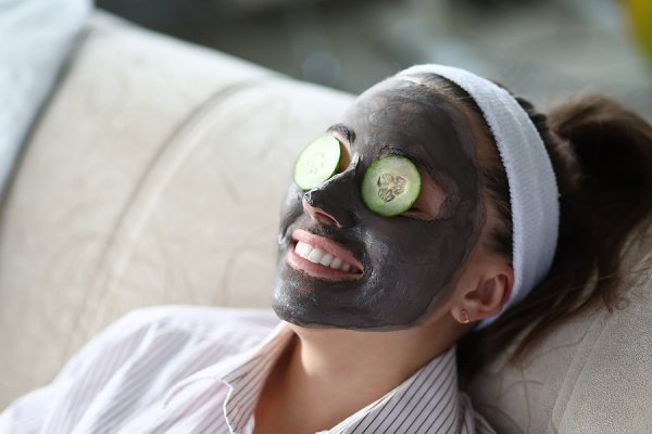 How to Give Yourself a Facial | If you want to know how to give yourself an at home facial, this post is a great place to start. We've included the best budget-friendly facial products and tools to invest in (think: steaming, masks, scrubs, peels, and more) as well as a breakdown of all the steps you need to take to make your DIY facial a success. Facials should be part of your regular skin care routine, and if you can't make it to a spa, these ideas will help you create your own home spa!