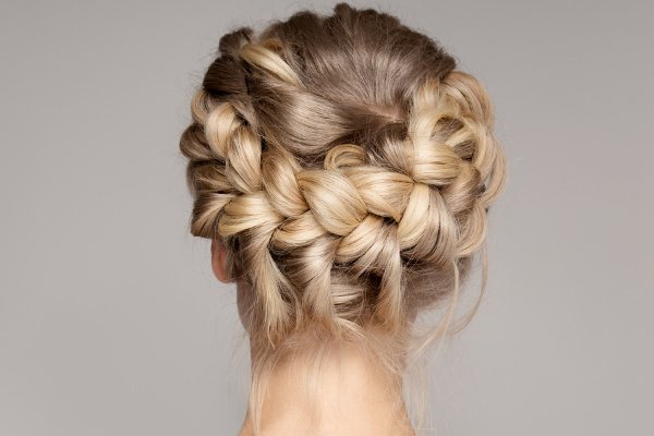 41 Braided Hairstyles for All Hair Lengths | If you’re looking for easy hairstyle tutorials for short, medium, or for long hair, we’ve curated 41 step-by-step hair videos for all hair lengths. Perfect for work or for school, for a wedding or gala, or for casual get-togethers with friends, we’ve included simple half up half down options, formal updos, and elegant boho styles you’ll love! #braidedhairstyles
